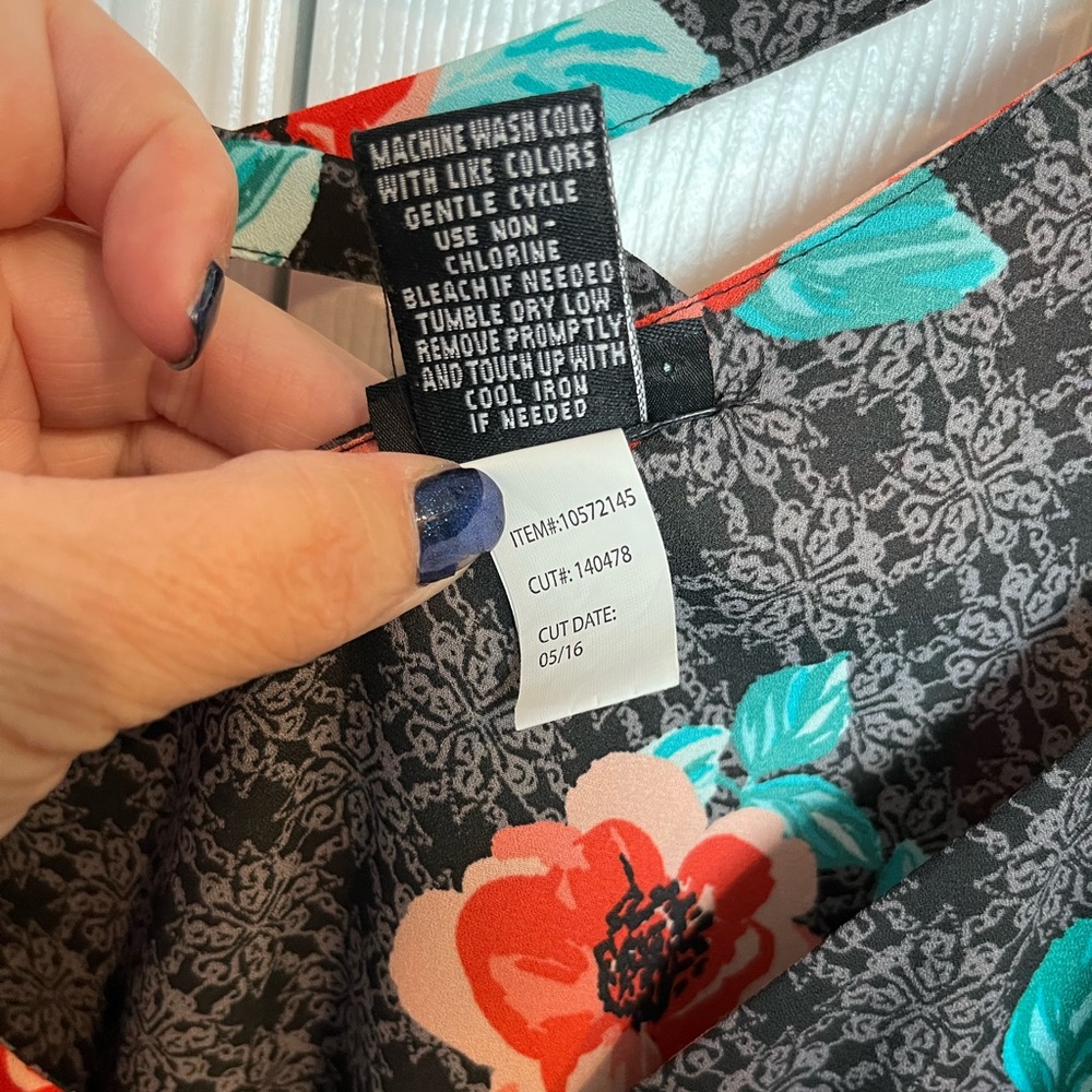 Like New Torrid vibrant v-neck layered cami - Picture 6 of 9